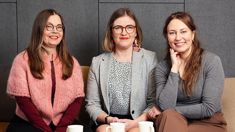 Kati ToikkKuvassa vasemmalta työhyvinvointi- ja työsuojelupäällikkö Susanna Puustinen, Kati Toikka ja HR-kehittämisasiantuntija Elisa Majanen Järvenpäästä.