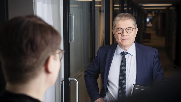 KT:n toimitusjohtaja Markku Jalonen KT:n toimistolla. Kuva: Eeva Anundi.